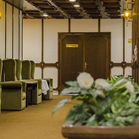 Hotel Konferencia غيور المظهر الخارجي الصورة