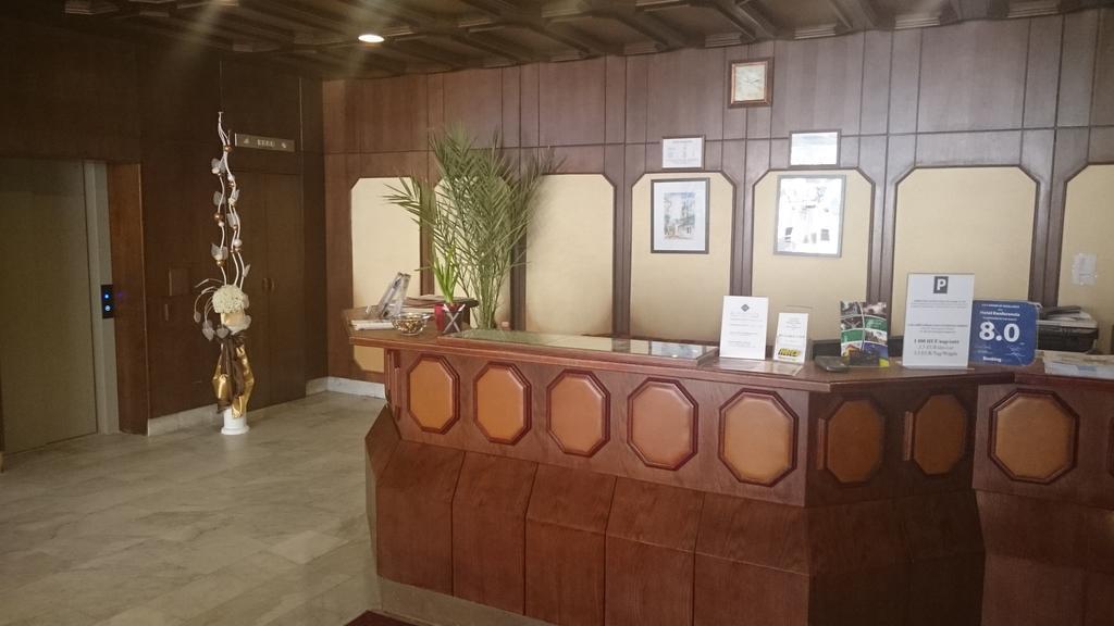 Hotel Konferencia غيور المظهر الخارجي الصورة