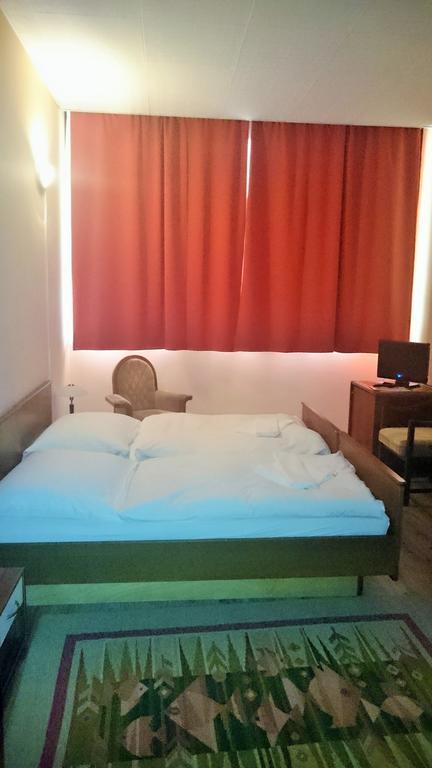 Hotel Konferencia غيور المظهر الخارجي الصورة