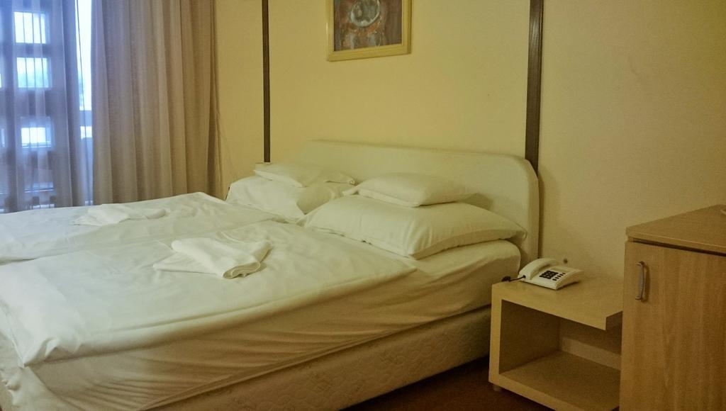 Hotel Konferencia غيور المظهر الخارجي الصورة