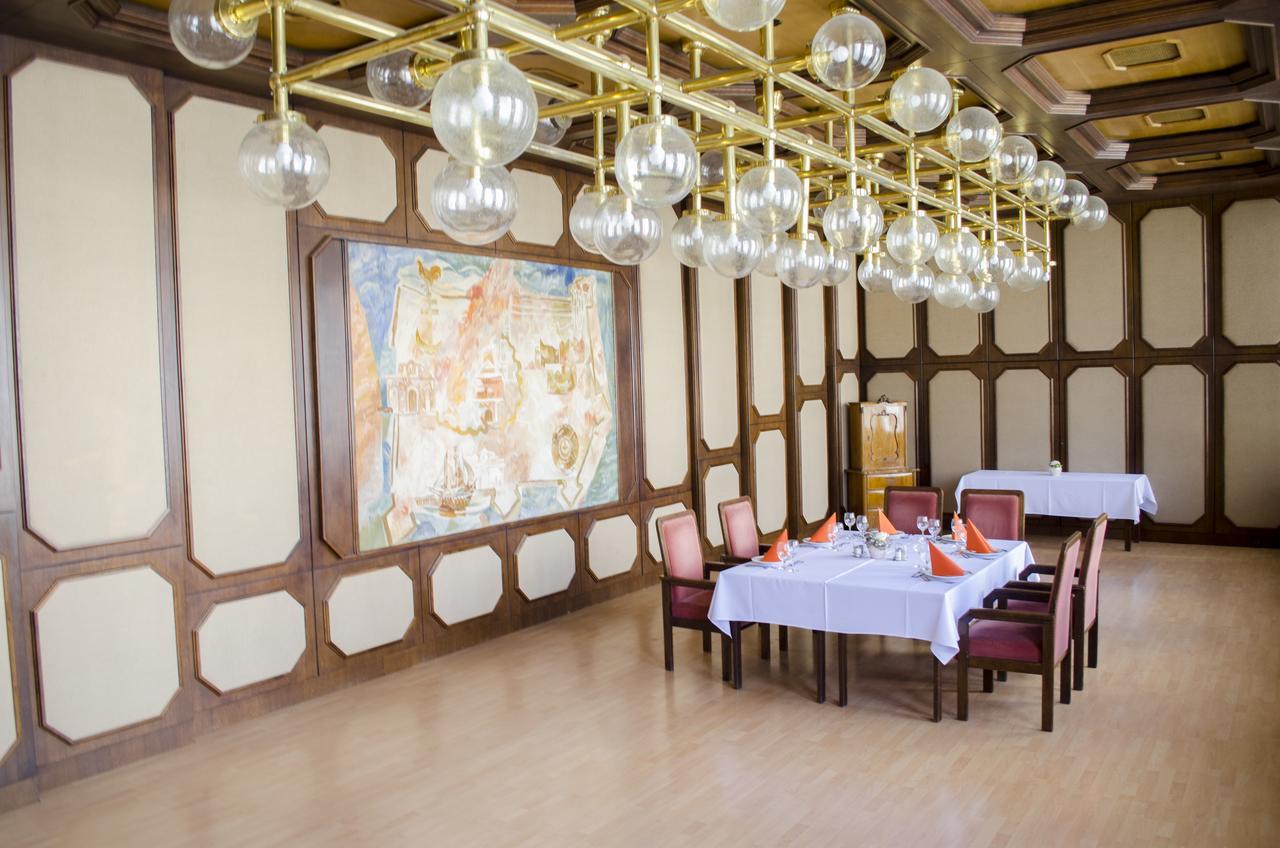 Hotel Konferencia غيور المظهر الخارجي الصورة