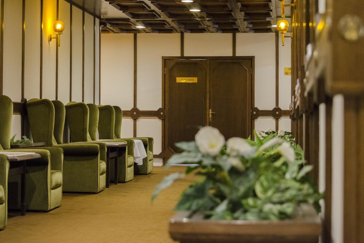 Hotel Konferencia غيور المظهر الخارجي الصورة
