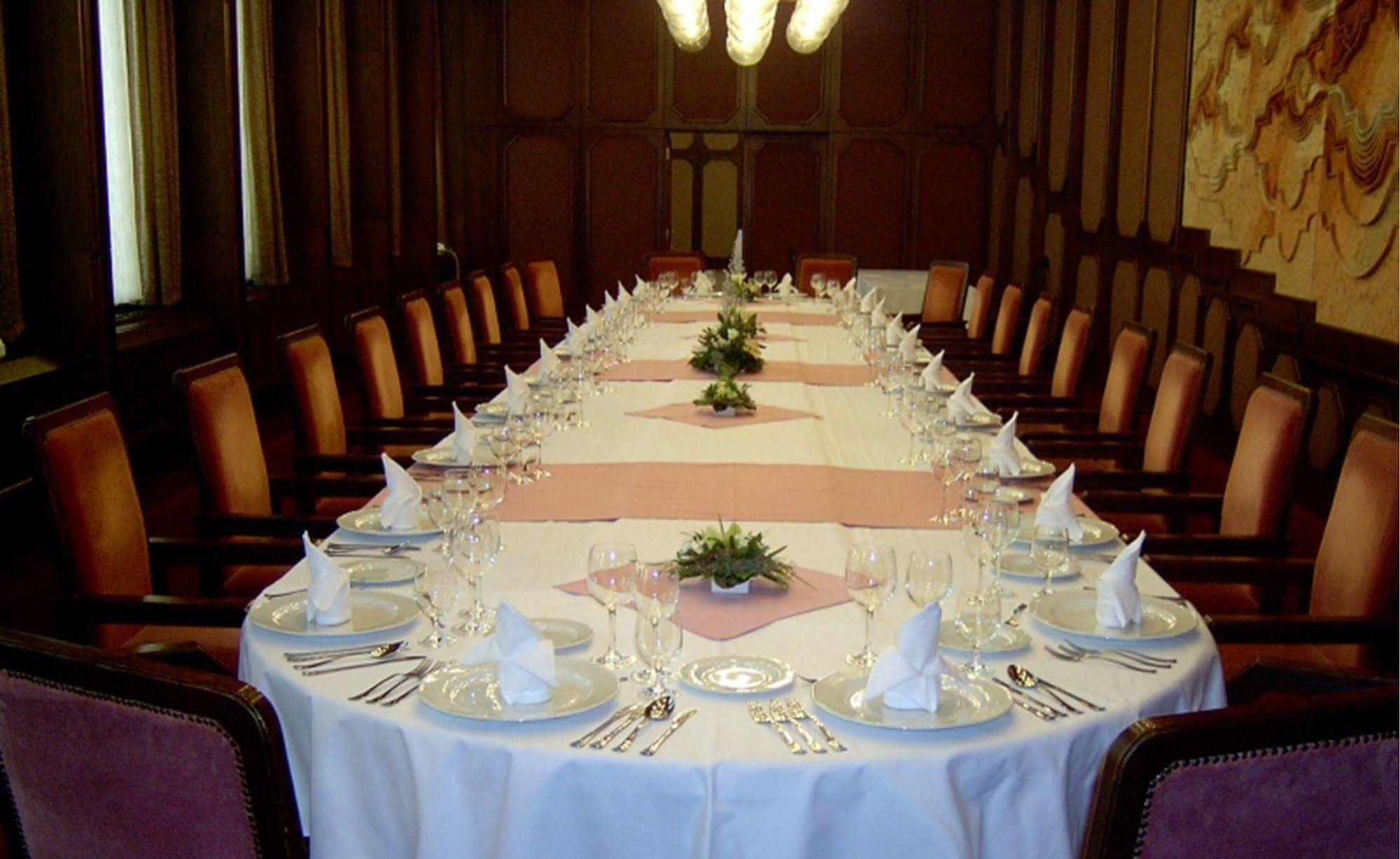 Hotel Konferencia غيور المظهر الخارجي الصورة