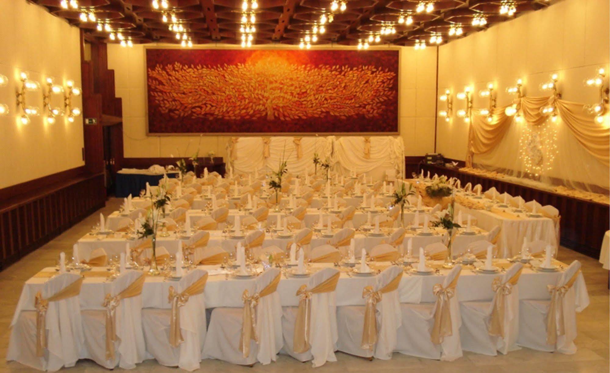 Hotel Konferencia غيور المظهر الخارجي الصورة