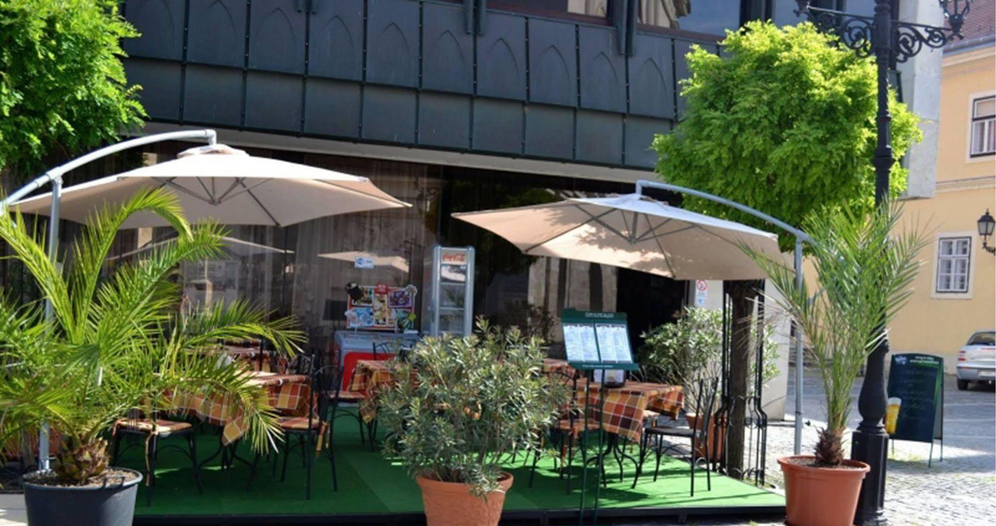 Hotel Konferencia غيور المظهر الخارجي الصورة